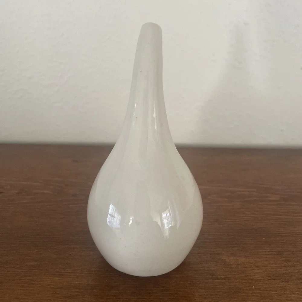 Teardrop Bud Vase Art Pottery White‎ 80s Vintage 4.5